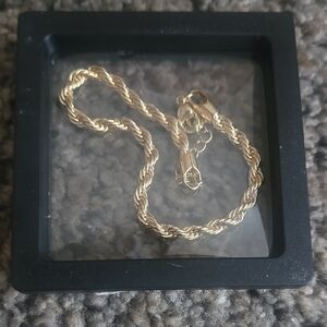 Amazon Essentials Gold Twisted Bracelet